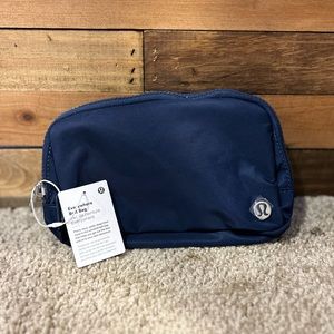 Everywhere Belt Bag 1L